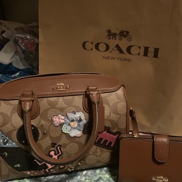 NWT Coach signature crossbody - Picture 2 of 8